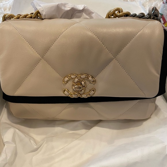 ❌SOLD❌ Chanel Goatskin Chanel 19 Flap Bag in Beige - Picture 2 of 8